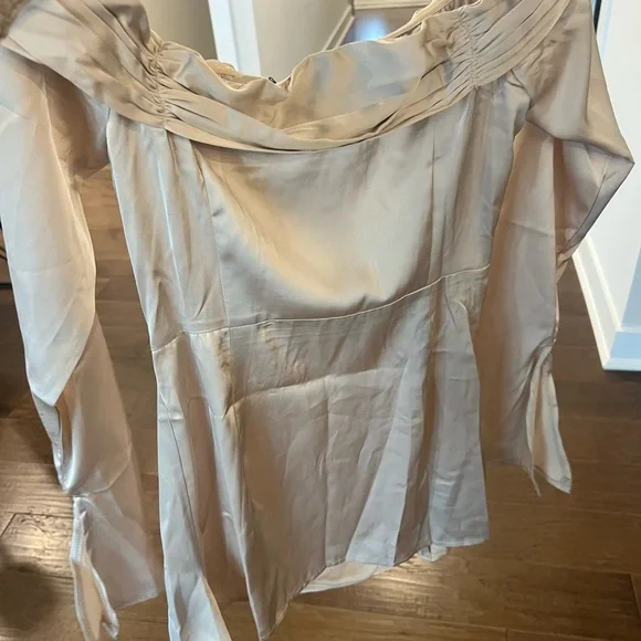 NWT PrettyLittleThing Champagne Satin Pleat Detail Bardot Flared Sleeve Dress - Picture 2 of 4